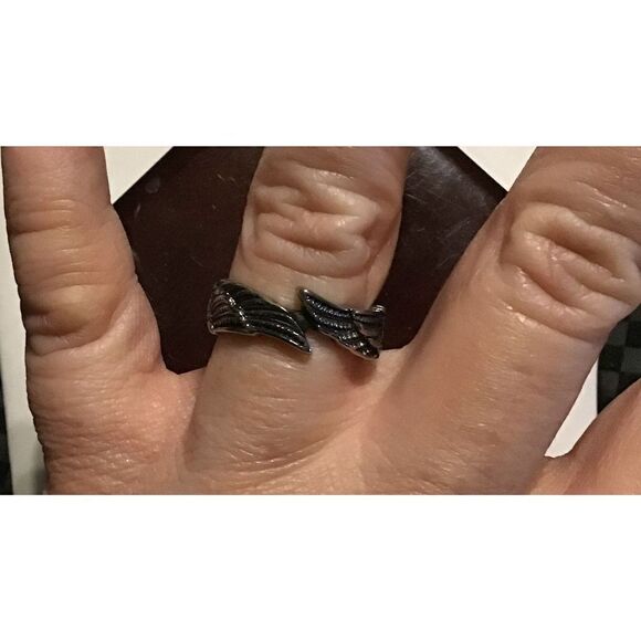 Silver Etched Angel Wing Split Band Ring Sz 8 - Picture 2 of 2